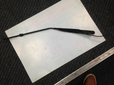 MERCEDES SPRINTER 2.1 FRONT WIPER ARM LH WITH WASHER JET O.E QUALITY