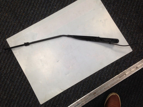 MERCEDES SPRINTER 2.1 FRONT WIPER ARM RH & LH SIDE WITH WASHER JET O.E QUALITY